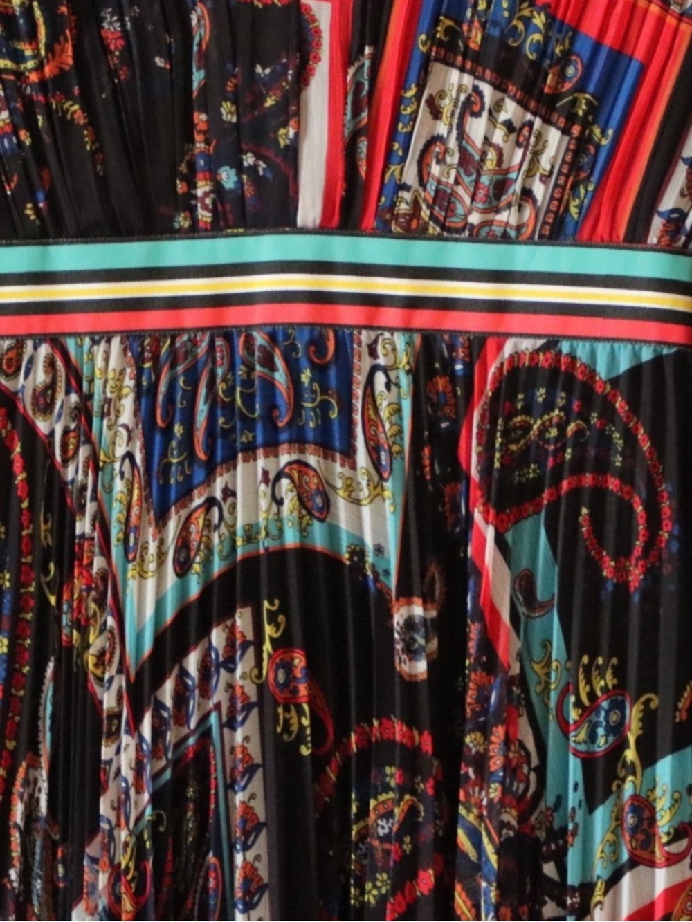 ALICE + OLIVIA Cheney Pleated Maxi Dress - Picture 10 of 15